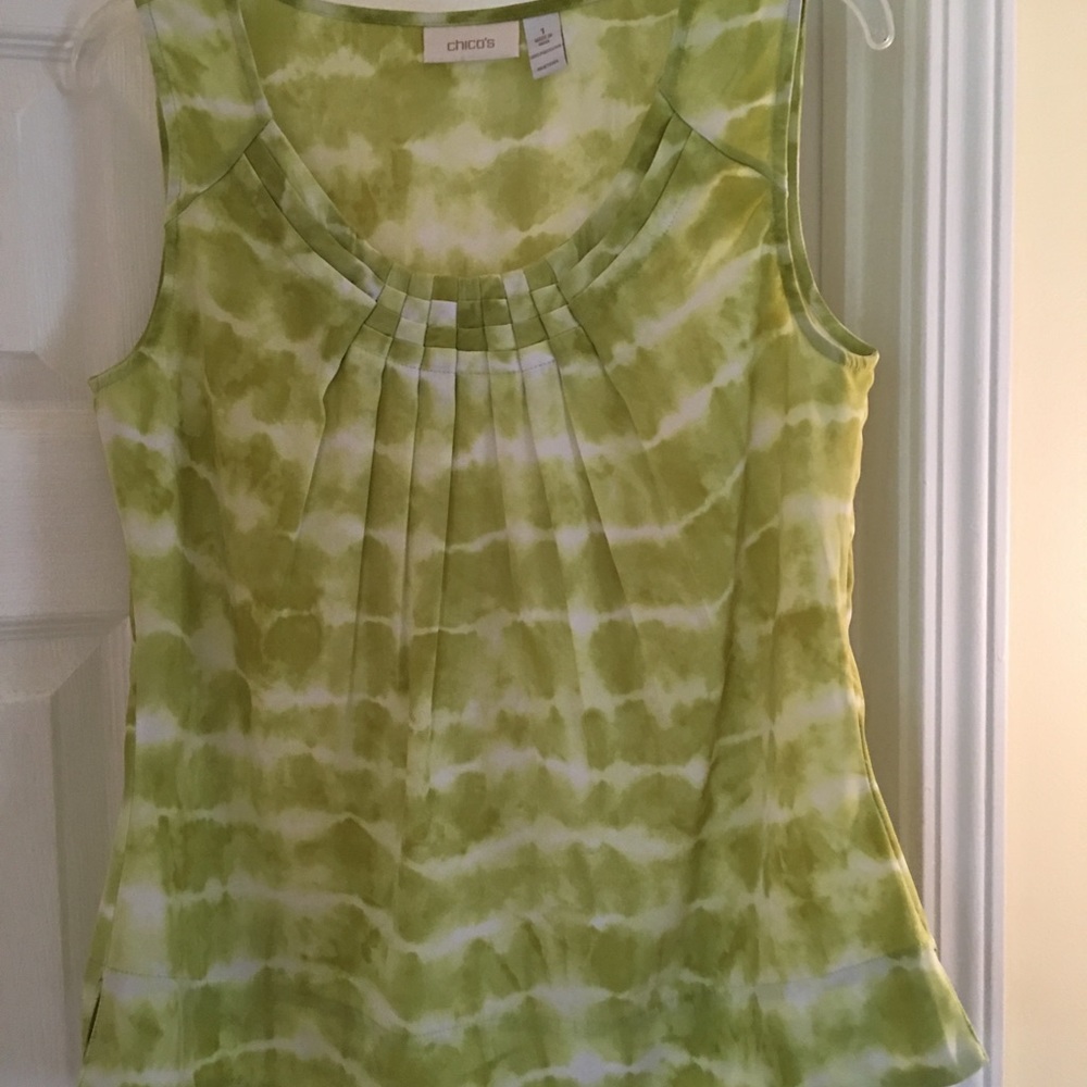 Chicos green and white sleeveless scoop neck top